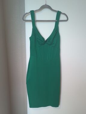 Green Sleeveless Midi Dress - Classic V-Neck